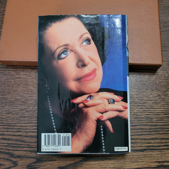 While My Pretty One Sleeps Mary Higgins Clark Hardcover Book - Picture 2 of 3